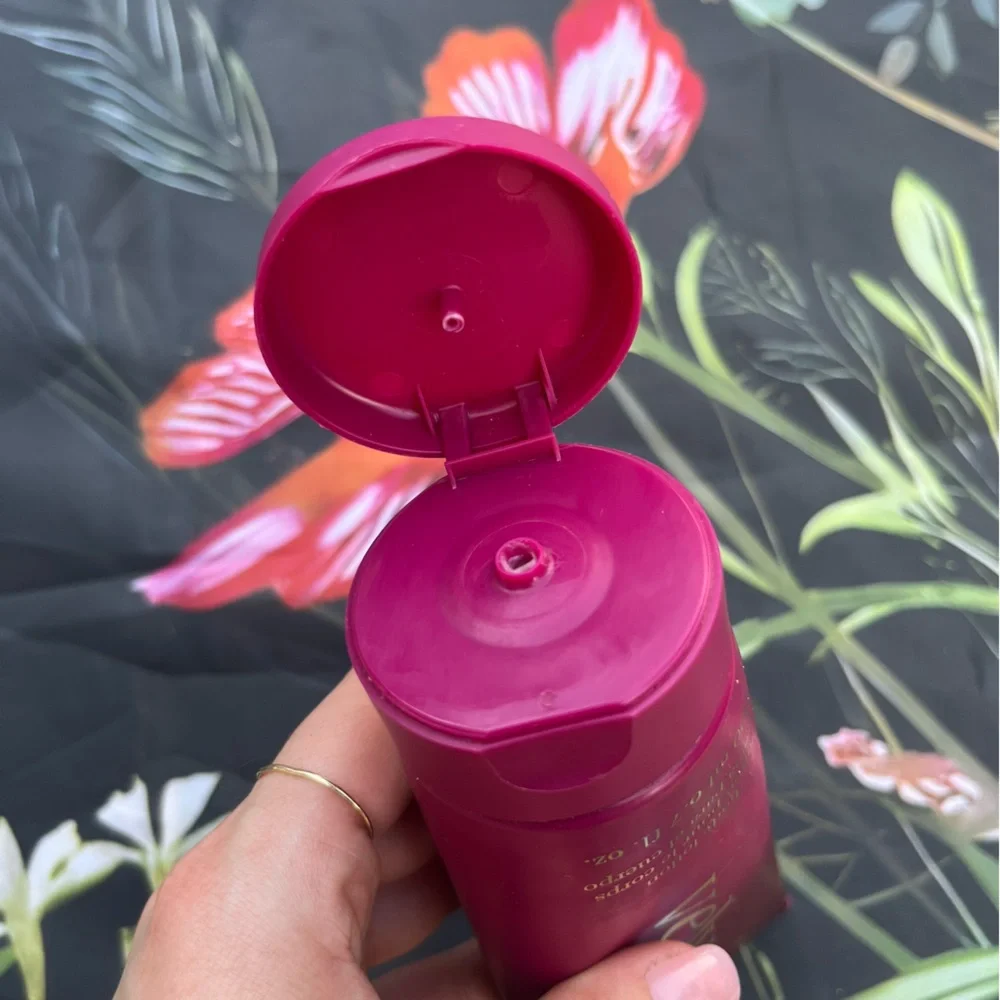 Avon Velvet Body Lotion (2018 Release) 200 mL / 6.7 fl oz GUC Collector's Item